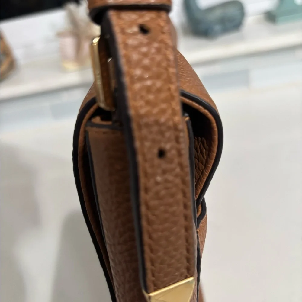 Michael Kors Tan Crossbody Bag with Gold Accents - Picture 5 of 8